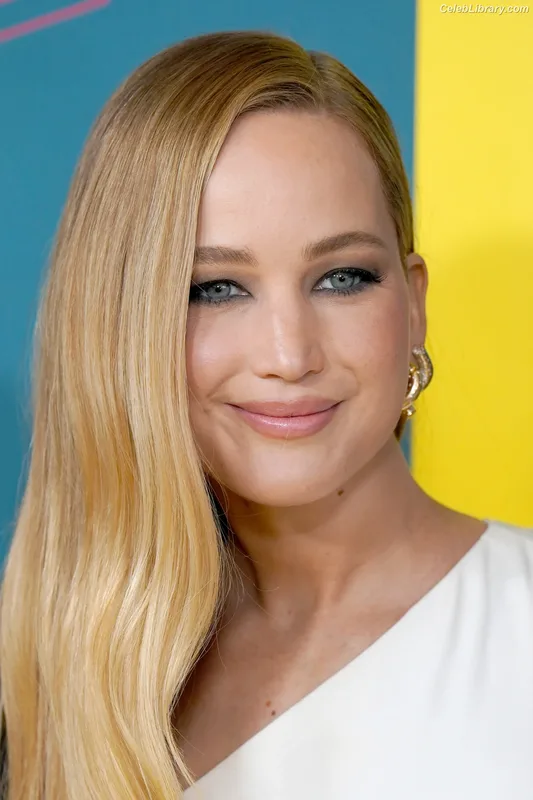 Jennifer Lawrence photo 22 of 1552
