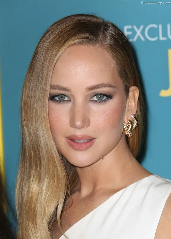 Jennifer Lawrence photo 24 of 1552