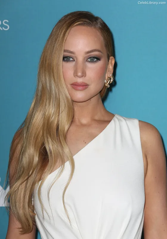 Jennifer Lawrence photo 2 of 1552