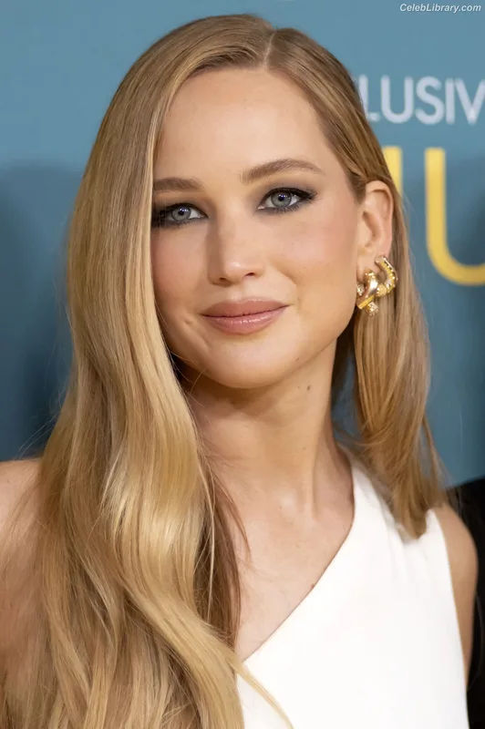 Jennifer Lawrence photo 3 of 1552