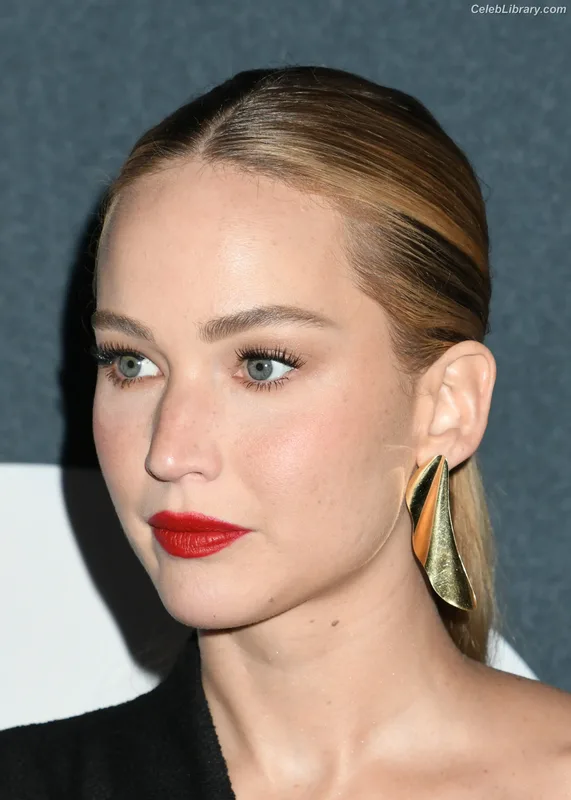 Jennifer Lawrence photo 9 of 1552