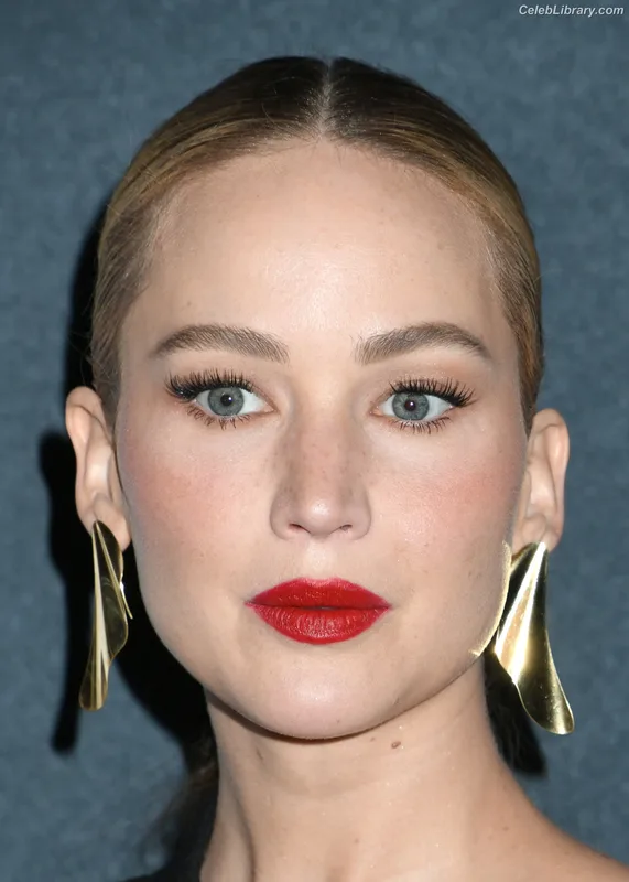 Jennifer Lawrence photo 11 of 1552