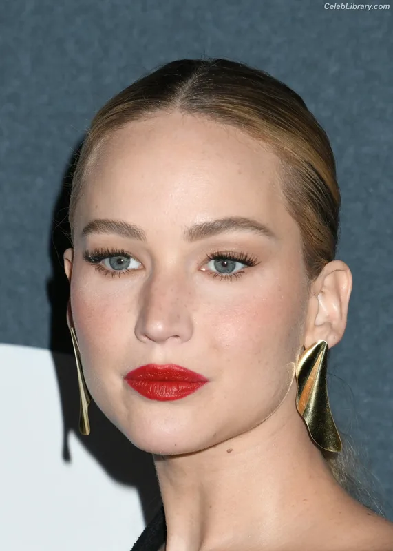 Jennifer Lawrence photo 15 of 1552