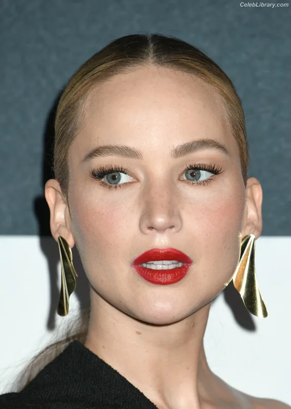 Jennifer Lawrence photo 18 of 1552