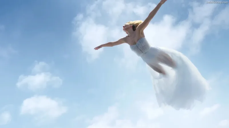 Jennifer Lawrence photo 4 of 1552