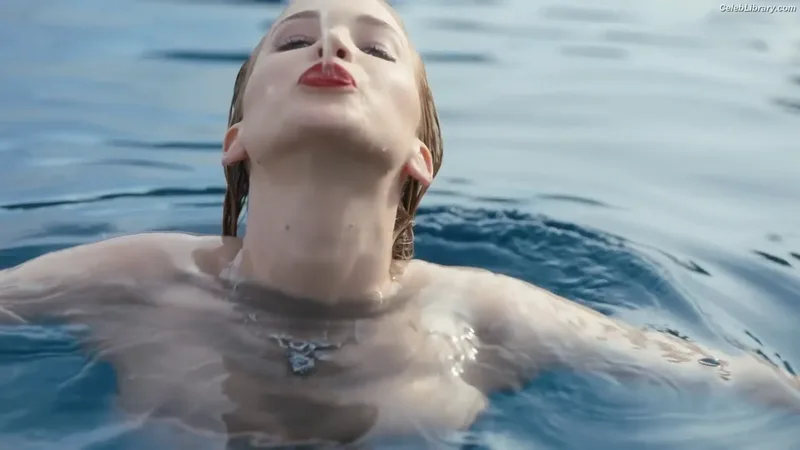 Jennifer Lawrence photo 9 of 1552