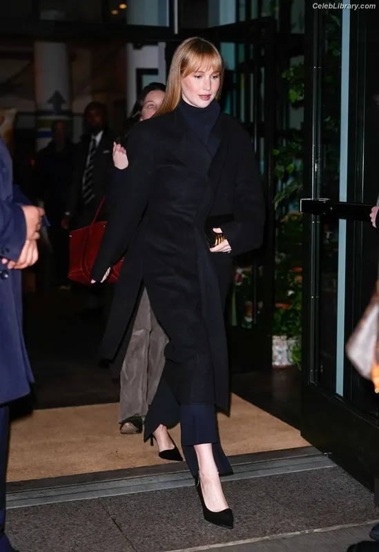 Jennifer Lawrence photo 12 of 1552