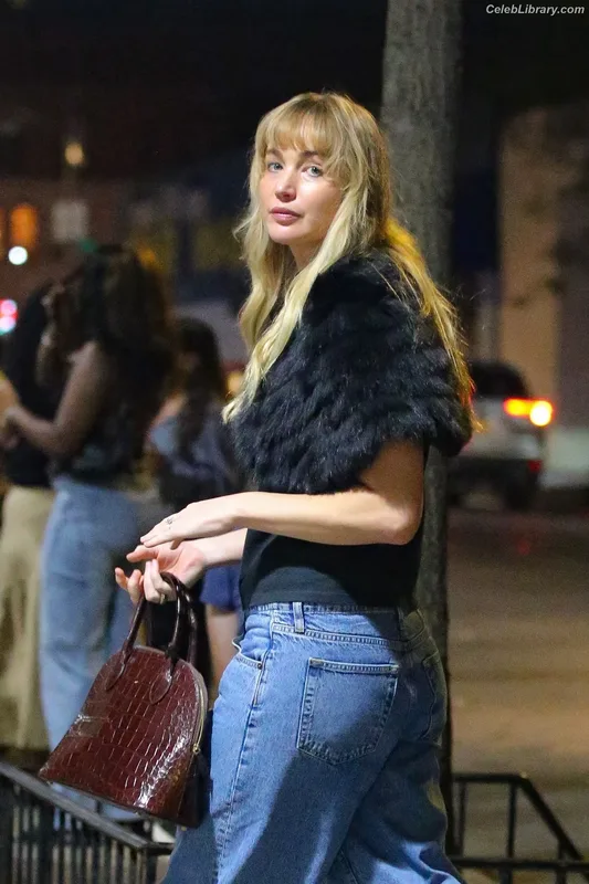 Jennifer Lawrence photo 18 of 1552