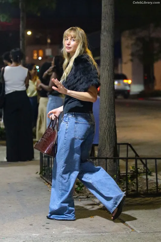 Jennifer Lawrence photo 20 of 1552