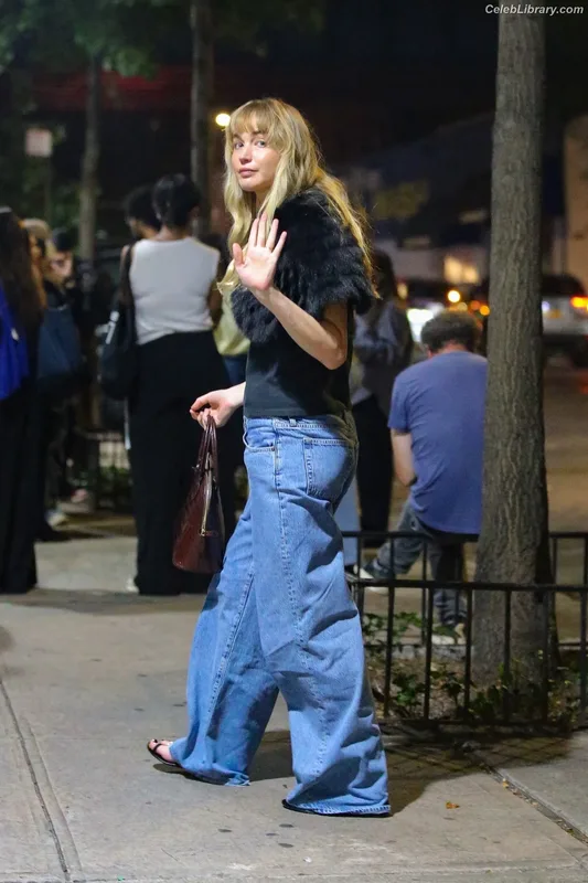 Jennifer Lawrence photo 21 of 1552