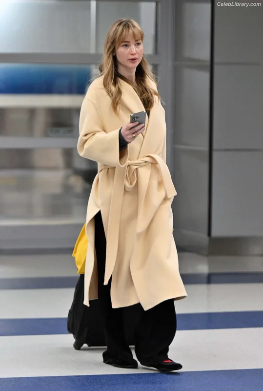Jennifer Lawrence photo 23 of 1552