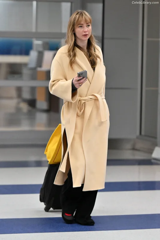 Jennifer Lawrence photo 1 of 1552