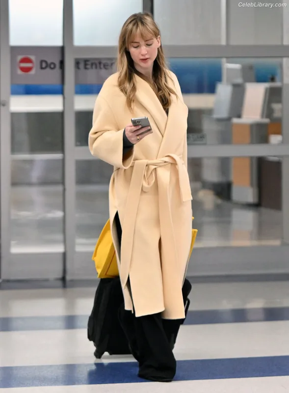 Jennifer Lawrence photo 3 of 1552