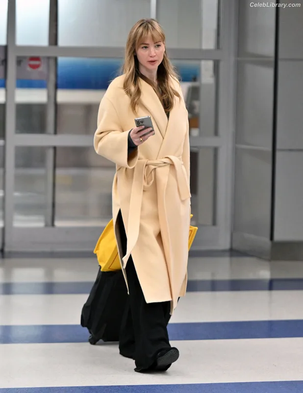Jennifer Lawrence photo 5 of 1552