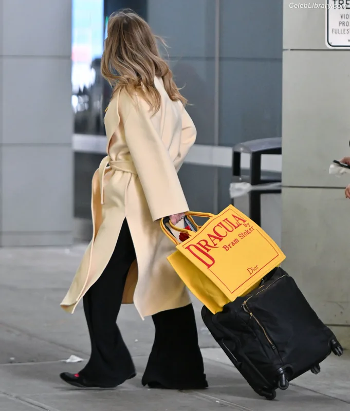 Jennifer Lawrence photo 6 of 1552