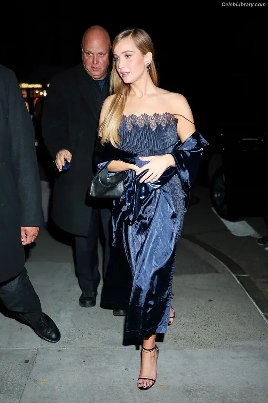Jennifer Lawrence photo 1 of 1552