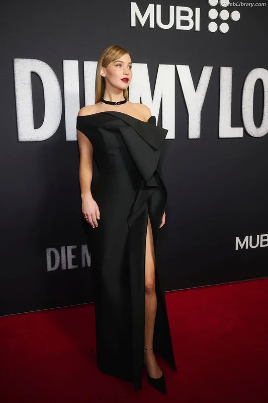 Jennifer Lawrence photo 11 of 1552