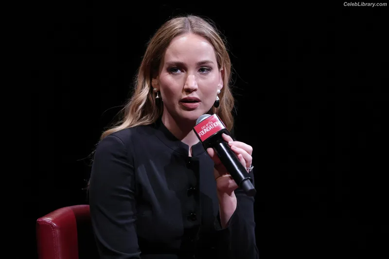 Jennifer Lawrence photo 18 of 1552