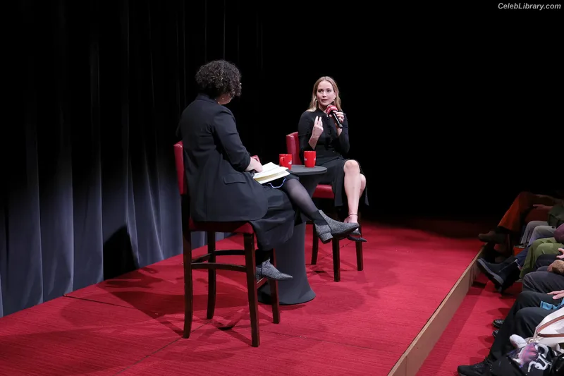 Jennifer Lawrence photo 20 of 1552