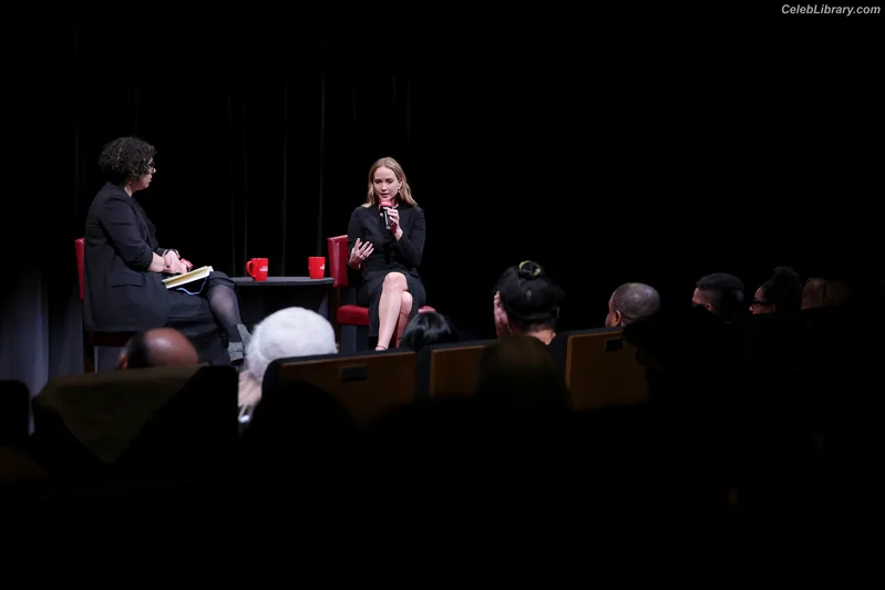 Jennifer Lawrence photo 23 of 1552