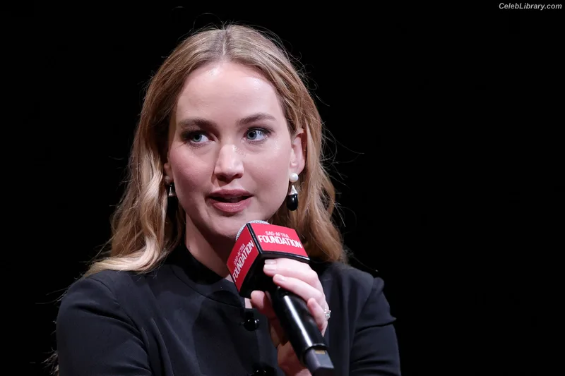 Jennifer Lawrence photo 4 of 1552