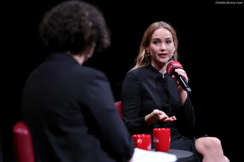 Jennifer Lawrence photo 5 of 1552