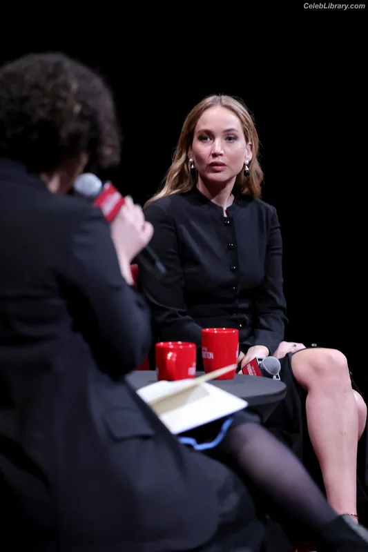 Jennifer Lawrence photo 6 of 1552