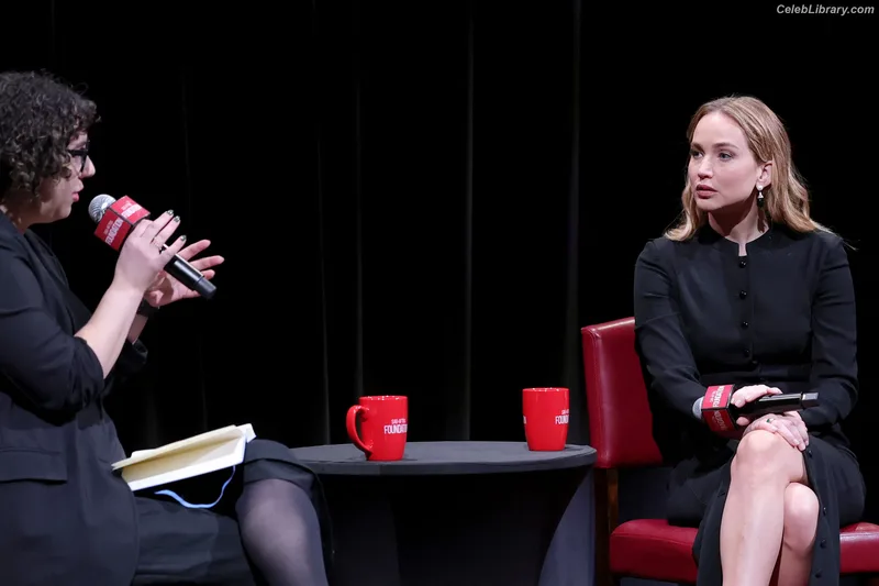 Jennifer Lawrence photo 8 of 1552