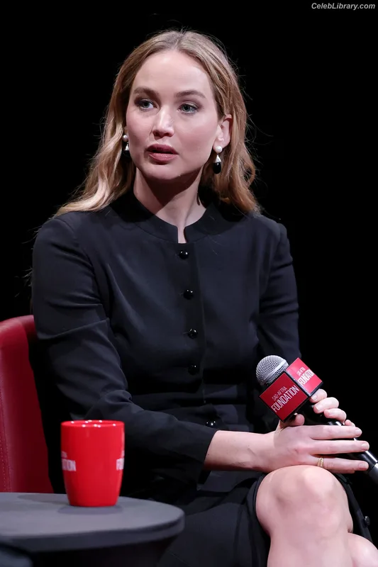 Jennifer Lawrence photo 22 of 1552
