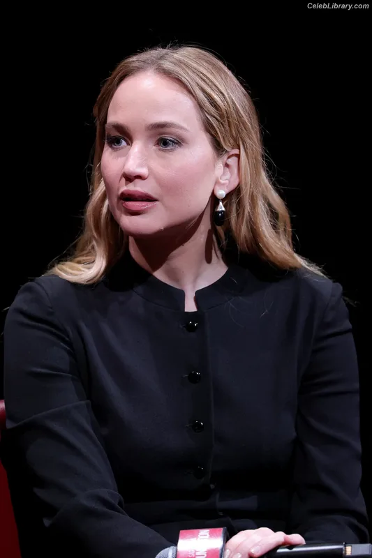 Jennifer Lawrence photo 1 of 1552