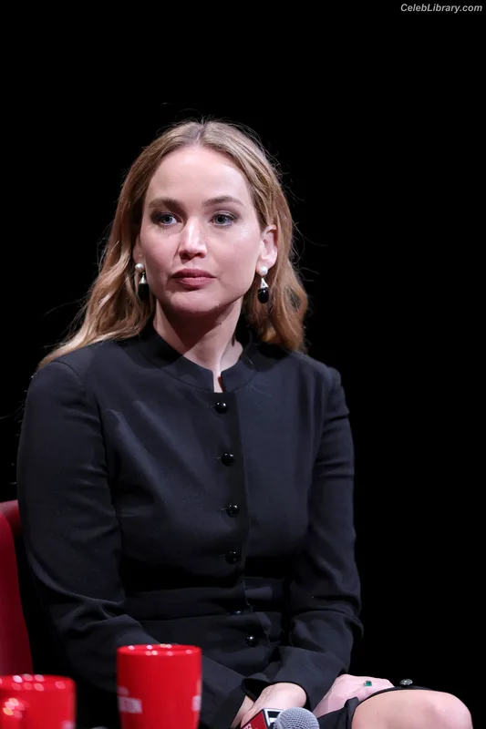 Jennifer Lawrence photo 3 of 1552