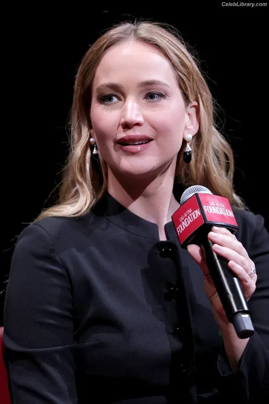 Jennifer Lawrence photo 4 of 1552