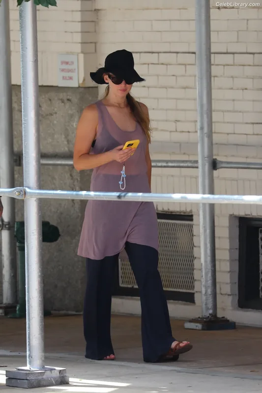 Jennifer Lawrence photo 12 of 1552