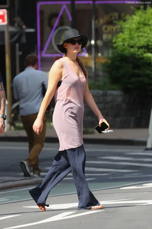 Jennifer Lawrence photo 16 of 1552