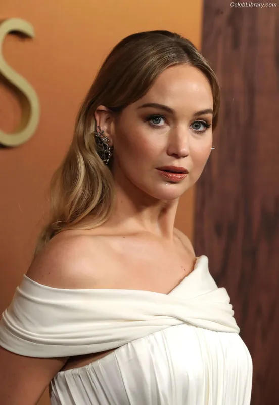 Jennifer Lawrence photo 24 of 1552