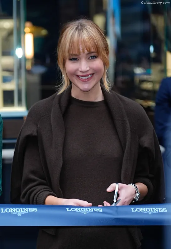 Jennifer Lawrence photo 2 of 1552