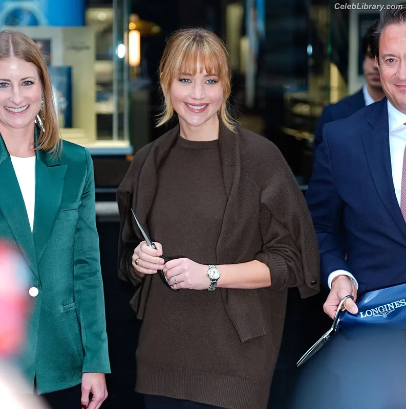 Jennifer Lawrence photo 4 of 1552