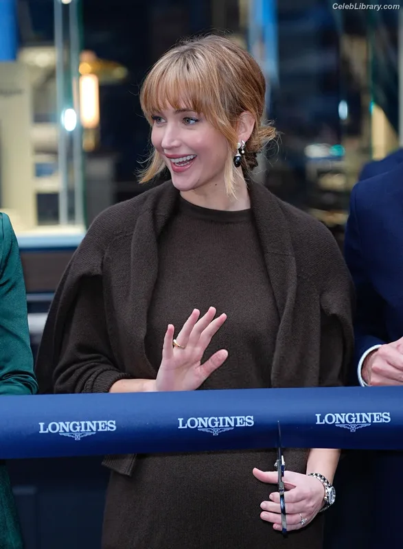 Jennifer Lawrence photo 11 of 1552