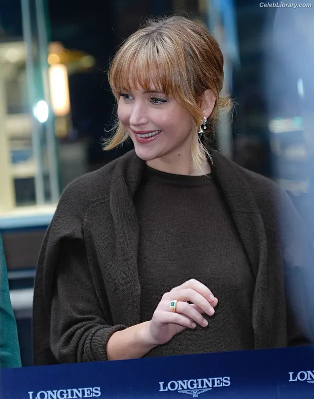 Jennifer Lawrence photo 12 of 1552