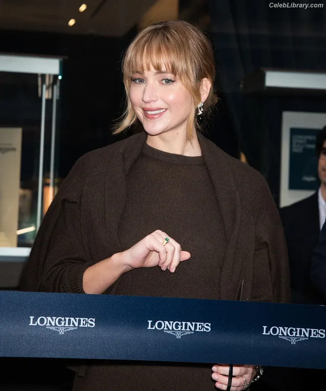 Jennifer Lawrence photo 16 of 1552