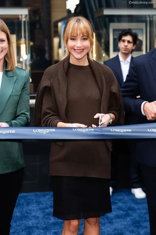 Jennifer Lawrence photo 21 of 1552