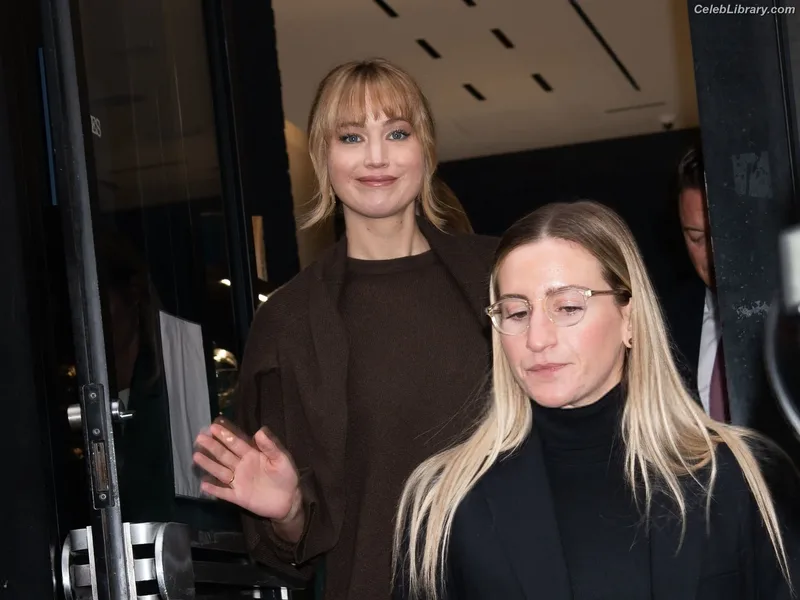 Jennifer Lawrence photo 1 of 1552