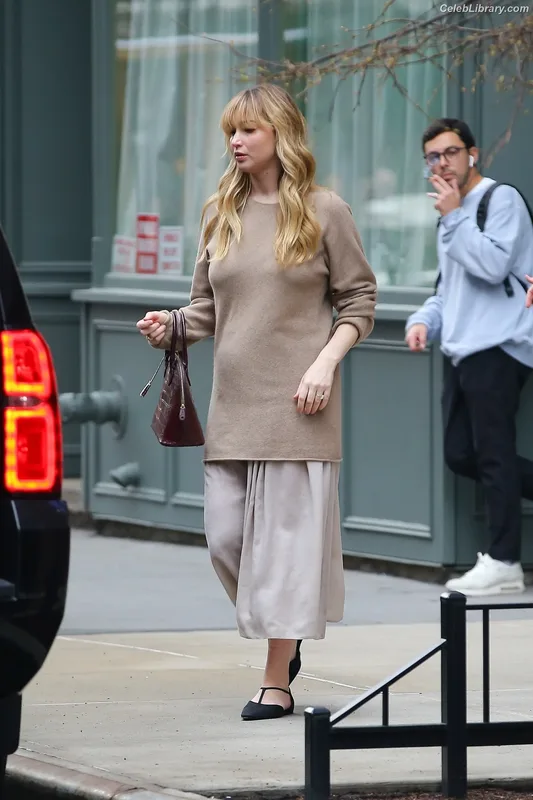 Jennifer Lawrence photo 17 of 1552