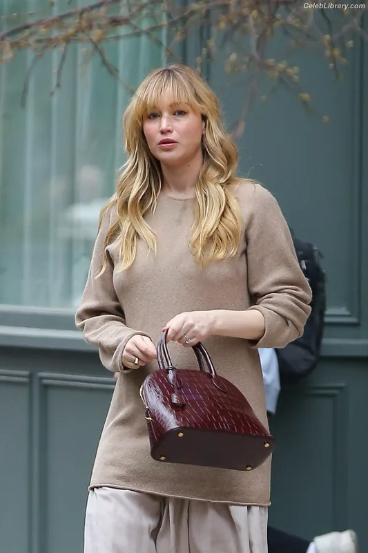 Jennifer Lawrence photo 18 of 1552
