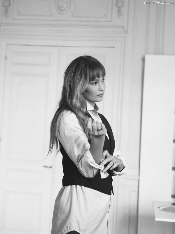 Jennifer Lawrence photo 3 of 1552