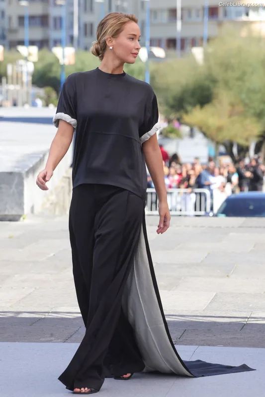 Jennifer Lawrence photo 1 of 1552