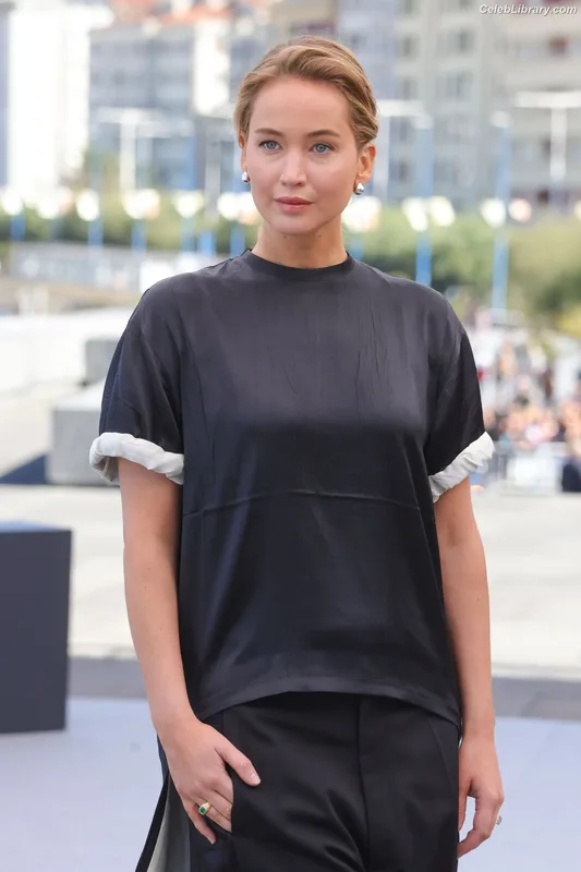 Jennifer Lawrence photo 4 of 1552