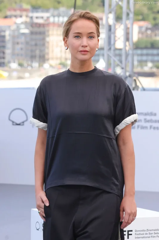 Jennifer Lawrence photo 5 of 1552
