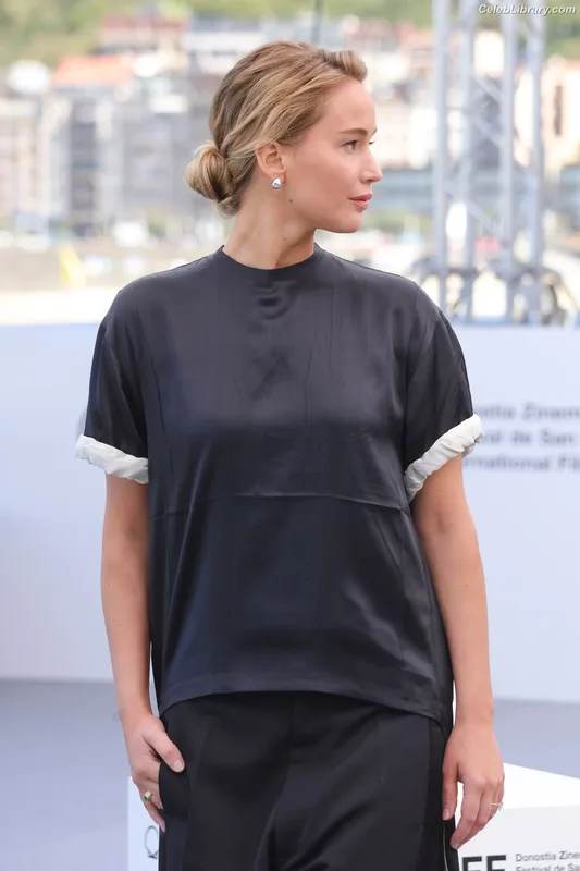 Jennifer Lawrence photo 6 of 1552