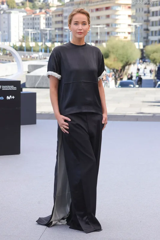 Jennifer Lawrence photo 8 of 1552